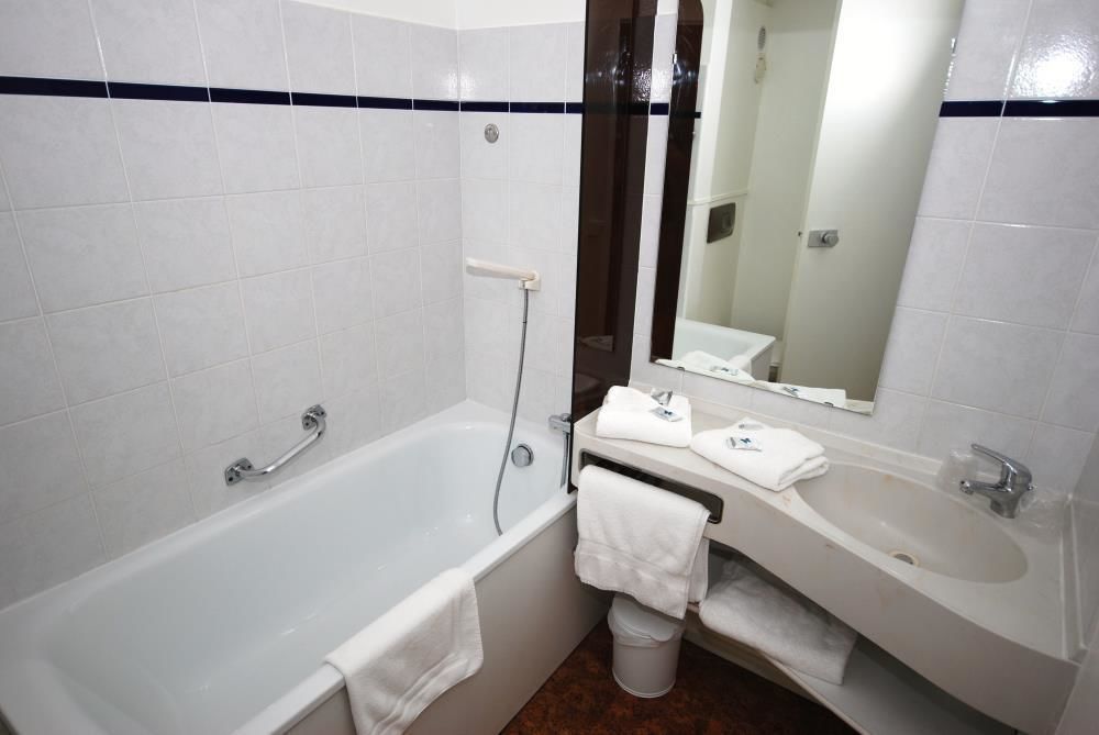 Hotel Le Relais Des Champs Южени-ле-Ба Екстериор снимка