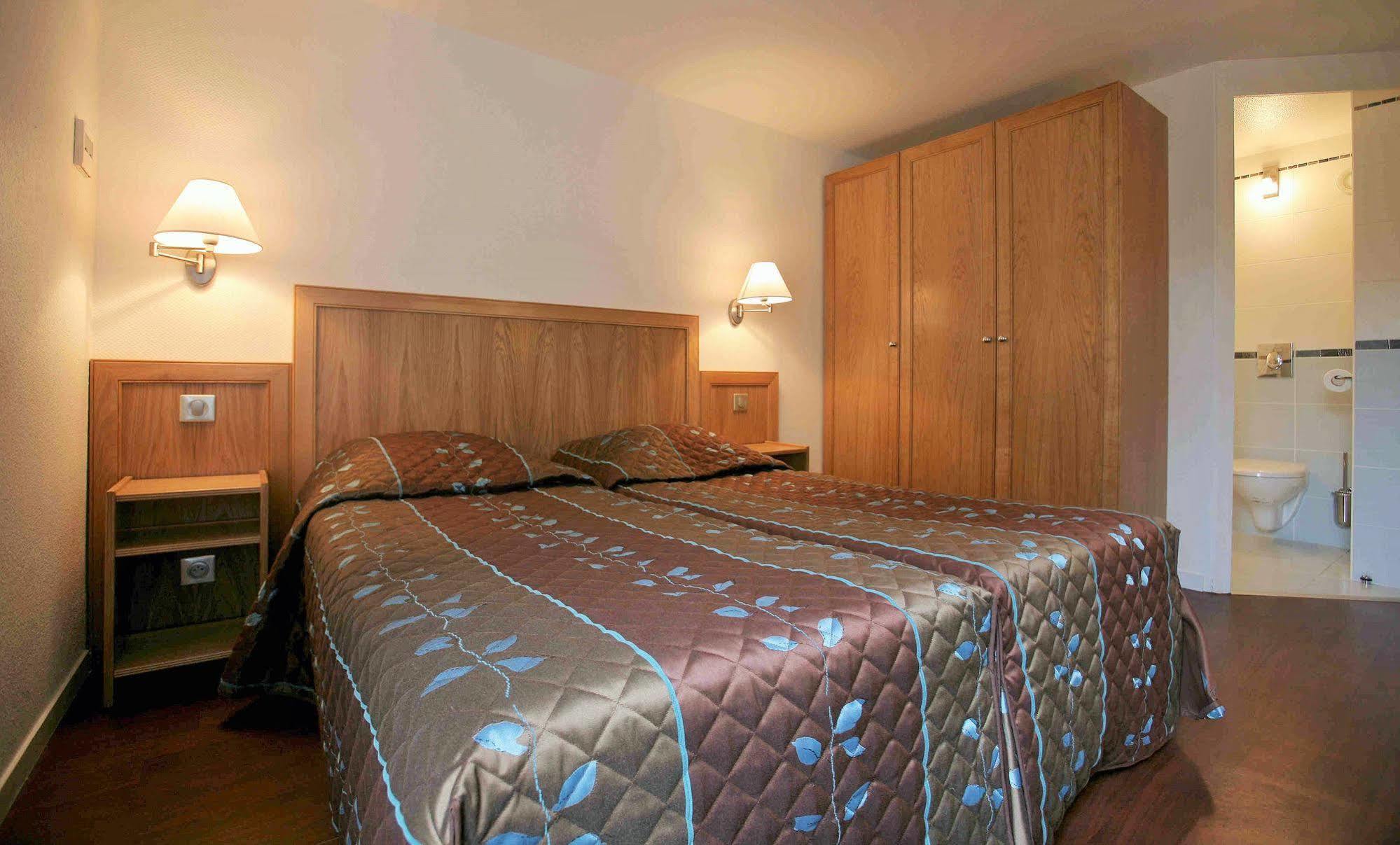 Hotel Le Relais Des Champs Южени-ле-Ба Екстериор снимка