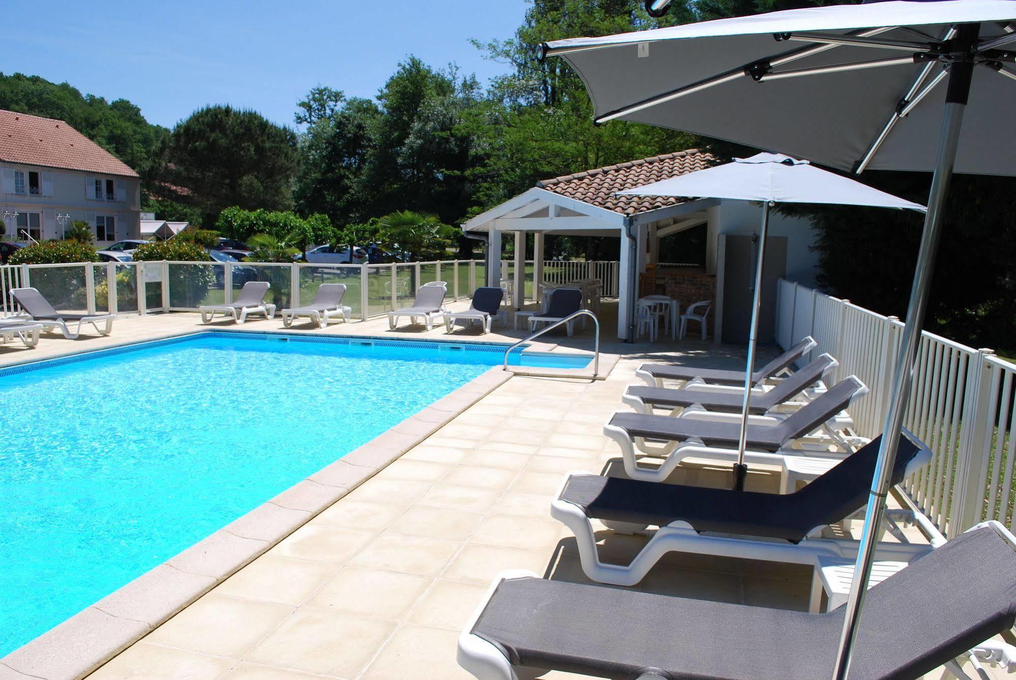 Hotel Le Relais Des Champs Южени-ле-Ба Екстериор снимка