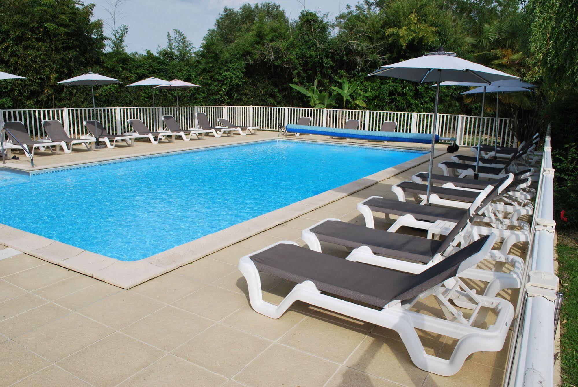 Hotel Le Relais Des Champs Южени-ле-Ба Екстериор снимка