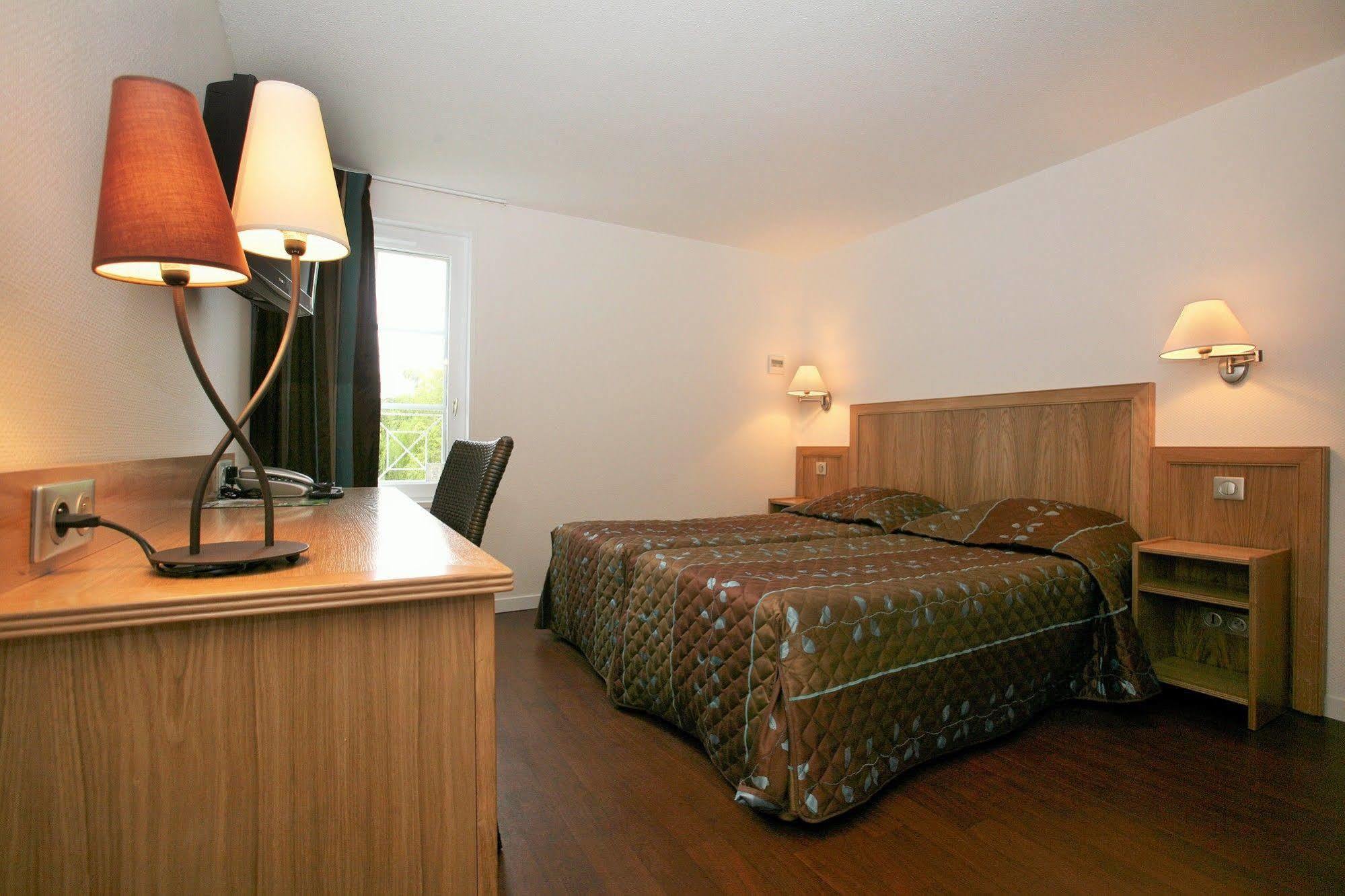 Hotel Le Relais Des Champs Южени-ле-Ба Екстериор снимка